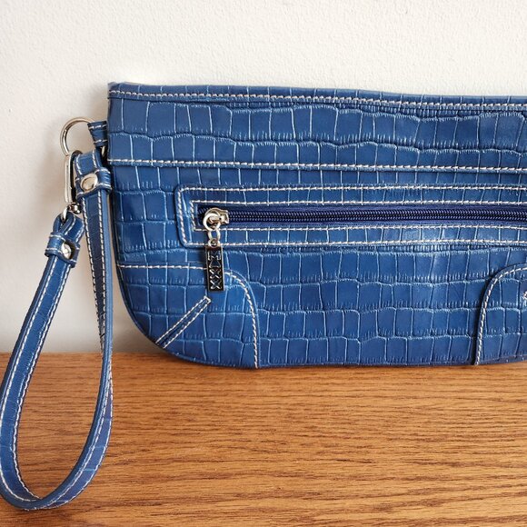 MAXX NEW YORK SAPHIRE BLUE GENUINE LEATHER BIG WRISTLET PURSE. - Picture 5 of 8